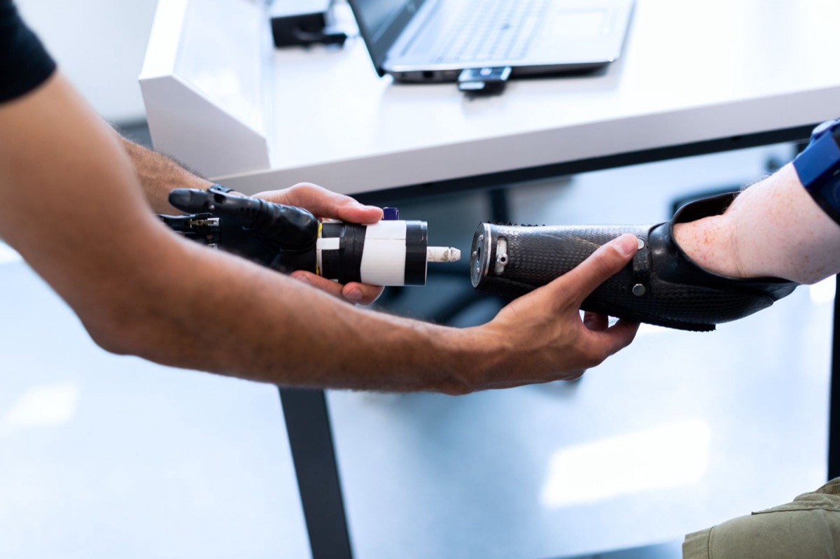 Cybernetische Prothetik im Science-Fiction-Stil