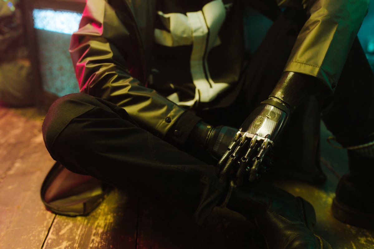 Componentes mecánicos de un androide o cyborg tecnológico.