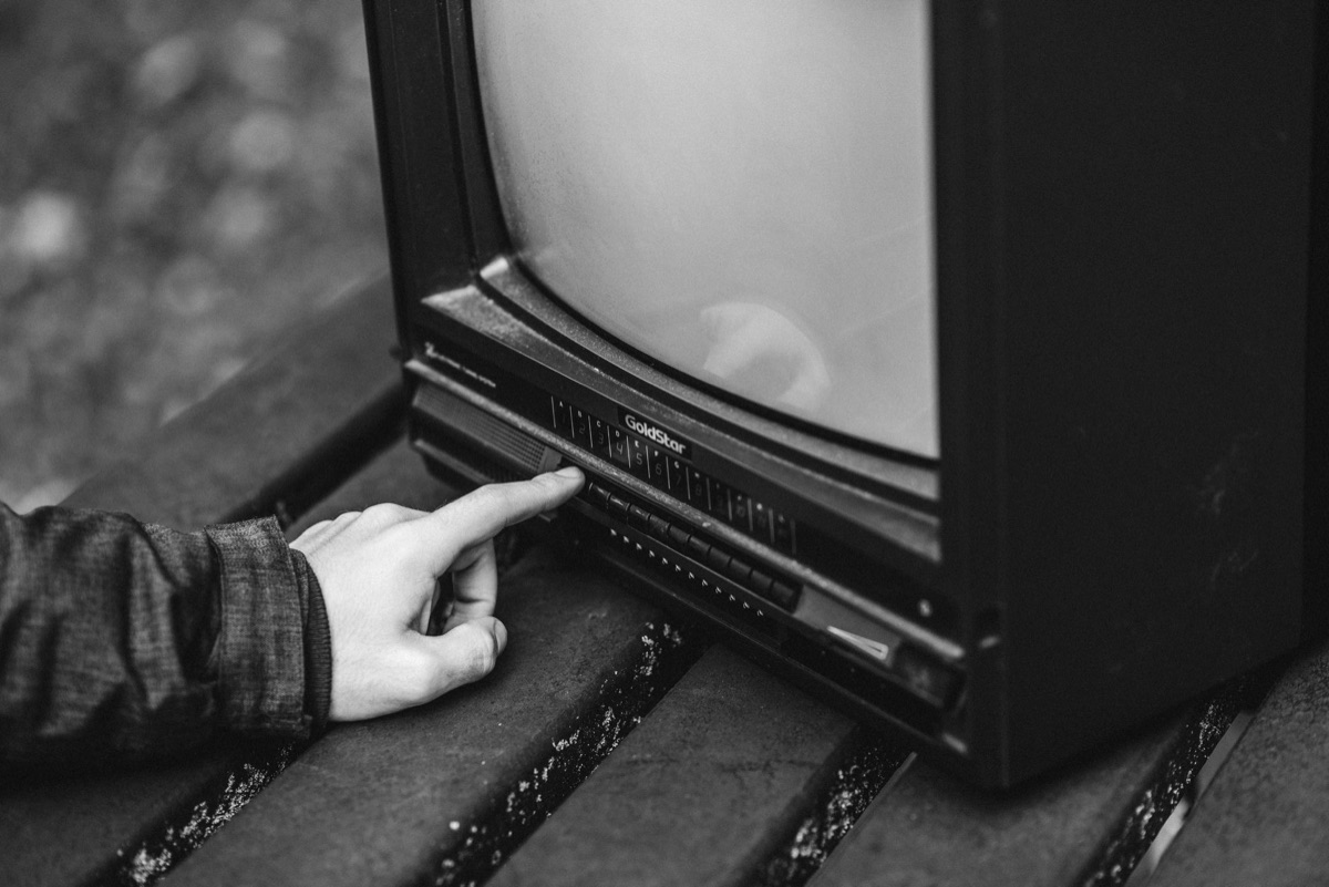 Téléviseur rétro des années 90