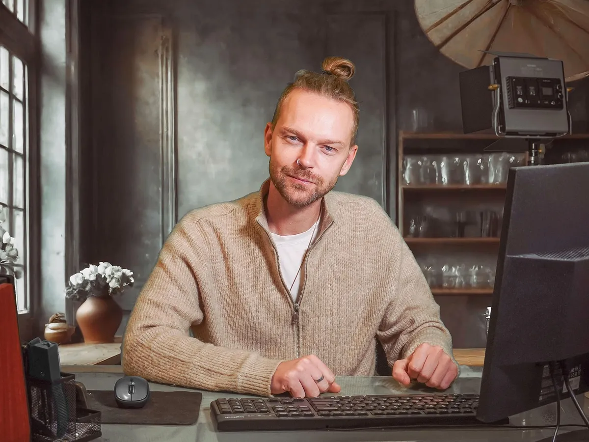 man, desk, computer, adult, blond, pc, desktop, studio, study, studying, learning, typing, working, office, work, business, online, technology, handsome, male,